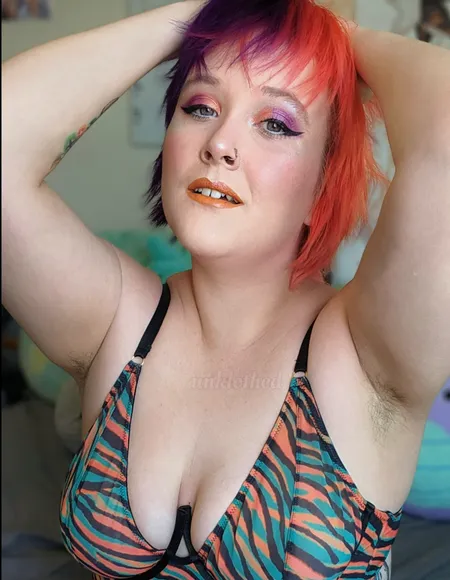 FREE Curvy Nerdy GF ๐ฎ๐ profile photo