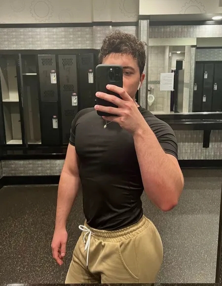 B🍑 profile photo
