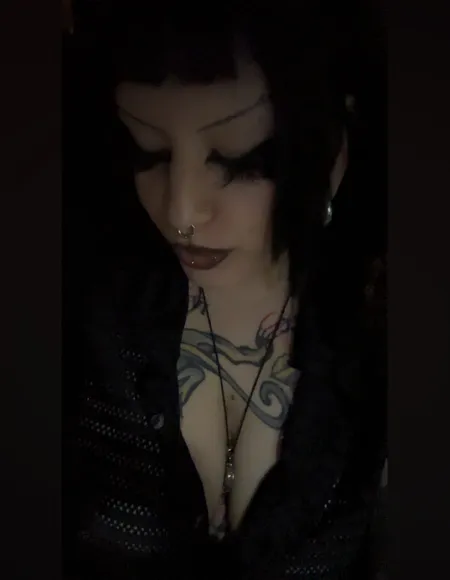 ⛧ vampira ⛧ profile photo
