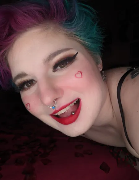 Vampire Priestess Poison profile photo