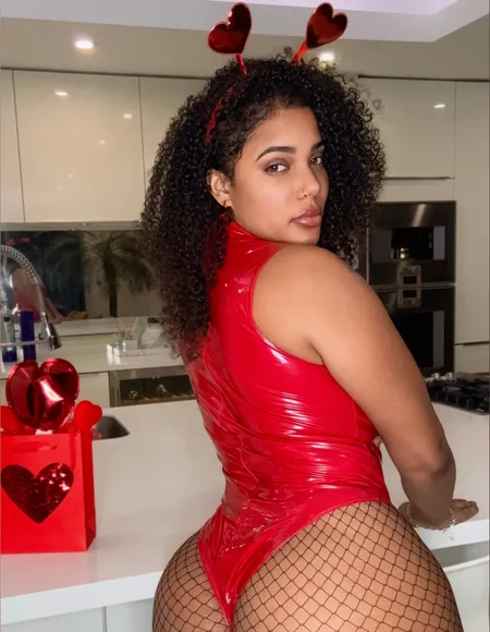 Curvy BBW | Femdom | Findom | Vanilla profile photo