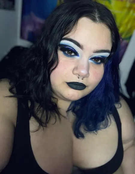 vib3rantxviolet profile photo