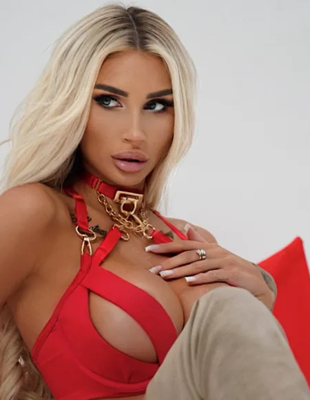 𝐕𝐢𝐤𝐚 😈 𝐃𝐞𝐯𝐢𝐥 profile photo