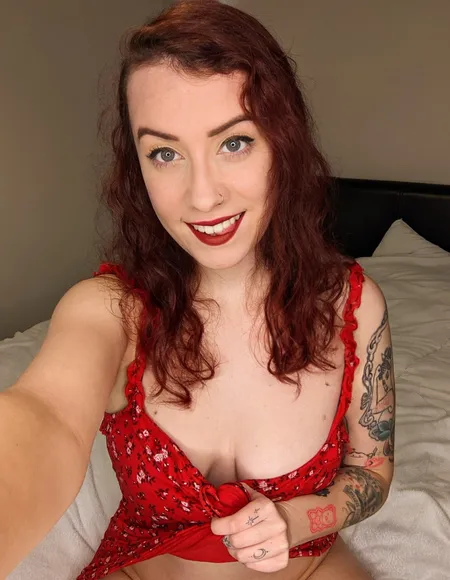 Viola • Naughty redhead profile photo