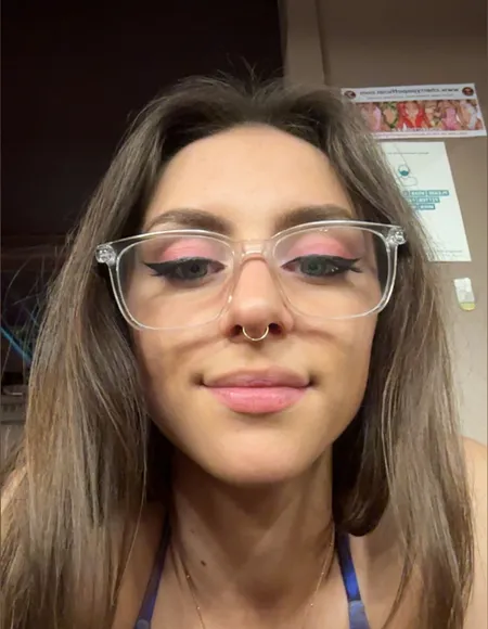 violet miller 😽 profile photo