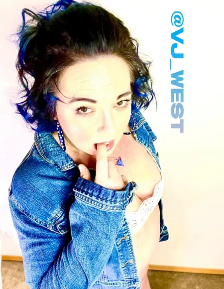 VJ_West profile photo