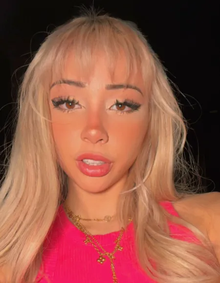 Mia 💕 profile photo