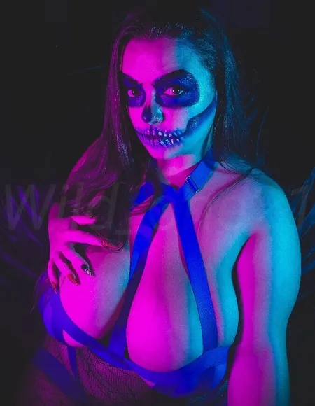 Busty Babe profile photo
