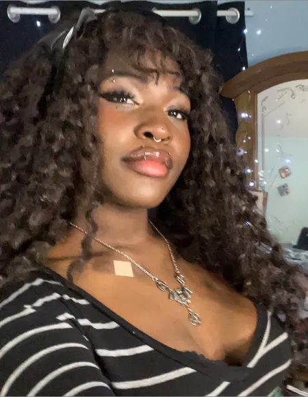 Izzy╰(*´︶`*)╯♡ profile photo