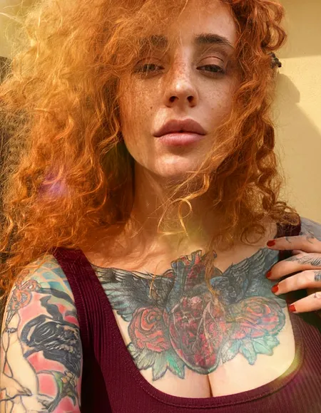 🎨Yana Sinner🦊 Tattooed nerdy redhead profile photo