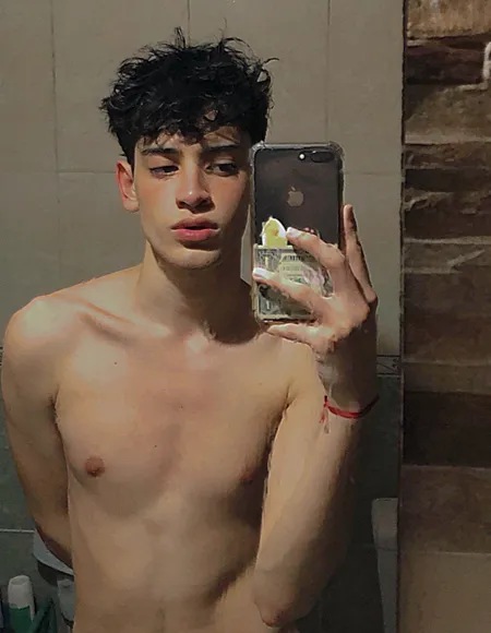 Yiyo Twink profile photo