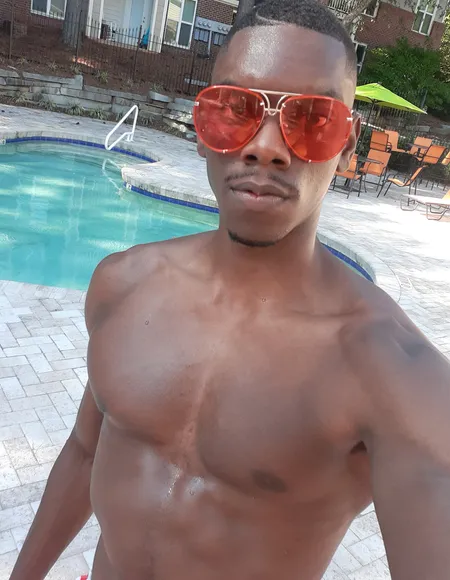 Your Hung Trainer profile photo
