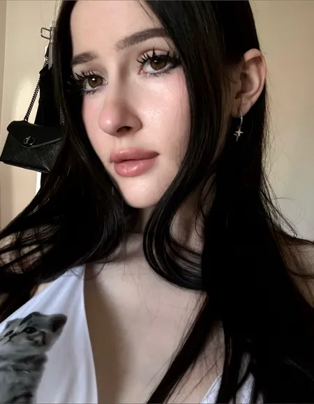 𝙔𝙤𝙪𝙧𝙨𝙚𝙭𝙬𝙞𝙛𝙚🧸 profile photo
