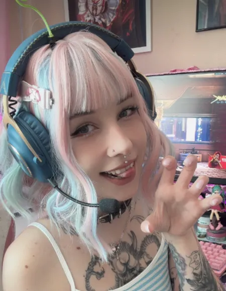Yumi Petite hentai princess 👑 profile photo