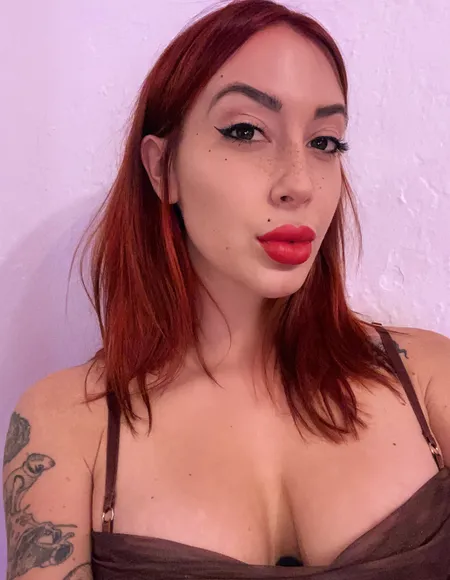 Zoya Ferrante // Hairy Armpitted Femme profile photo
